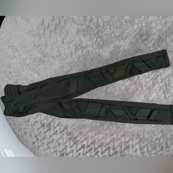 Lululemon Speed Up Tight Mesh 28” - Picture 3 of 7